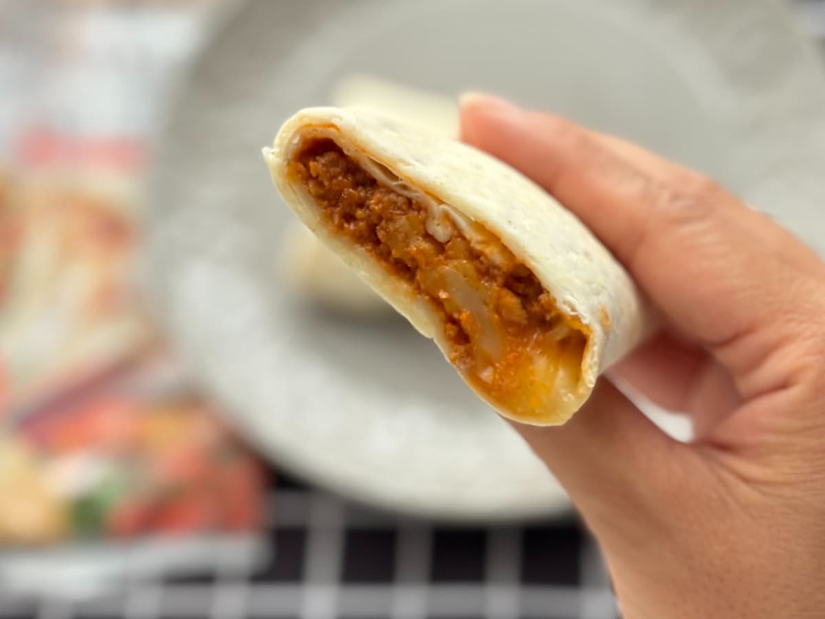 スパイシーで旨辛!【ファミマ】新作トルティーヤは食べ応えもあり