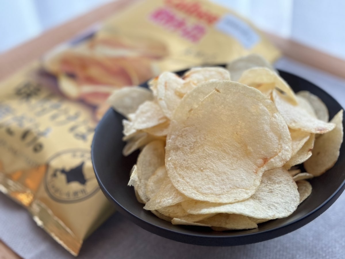 超シンプルなのがいい!【ファミマ限定】味付けが塩だけのポテチが登場