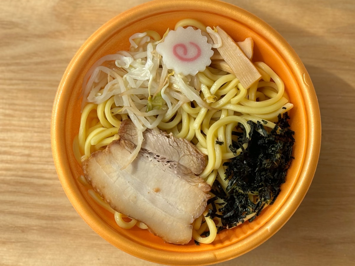 酢+ラー油の全混ぜがおすすめ!【ファミマ】特製だれが決め手の油そば