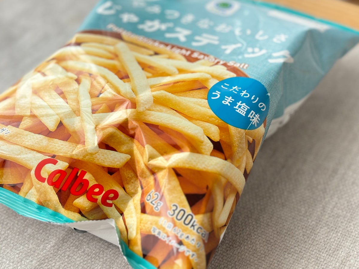 うま塩味に手が止まらない！【ファミマ】じゃがスティックを実食レポ