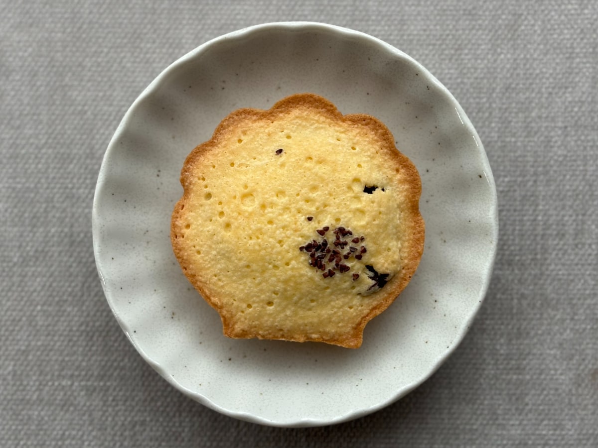 チョコクリームの甘さが幸せ……♡【ファミマ】新作マドレーヌを実食