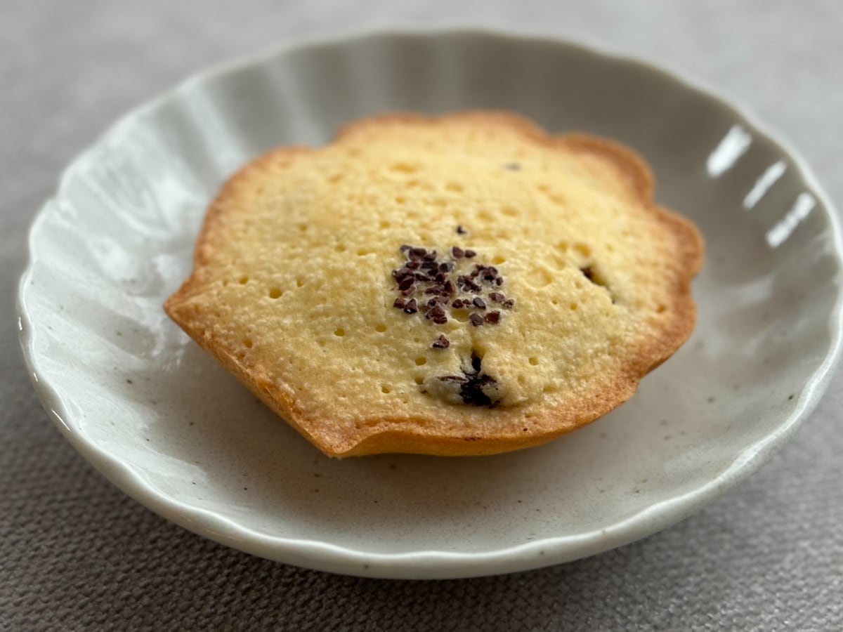 チョコクリームの甘さが幸せ……♡【ファミマ】新作マドレーヌを実食