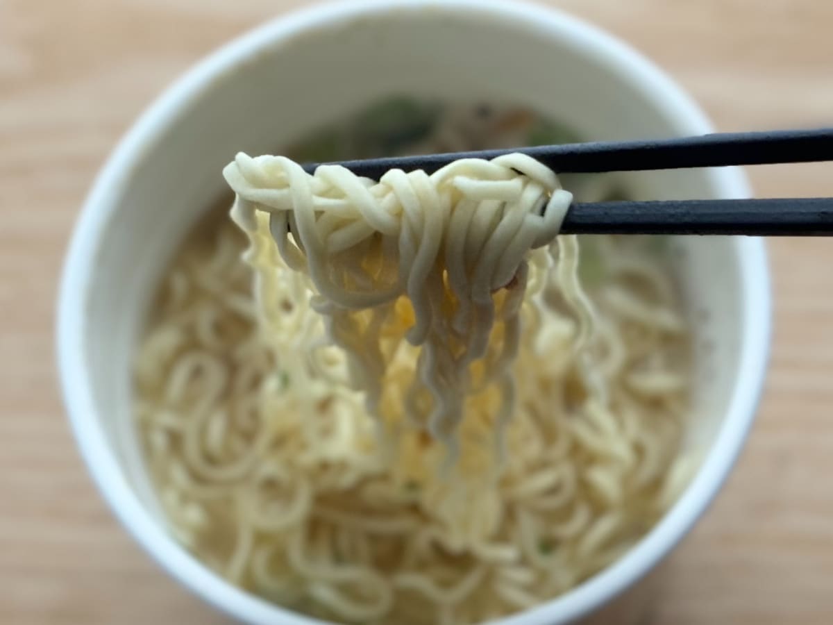 旨みたっぷりの濃厚だしがぜいたく!【ファミマ】芳醇塩のカップ麺を実食