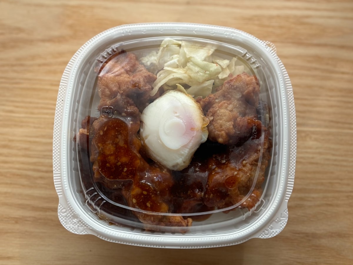 ガッツリ食べたい人は要チェック！【セブン】新発売の唐揚げ丼を実食