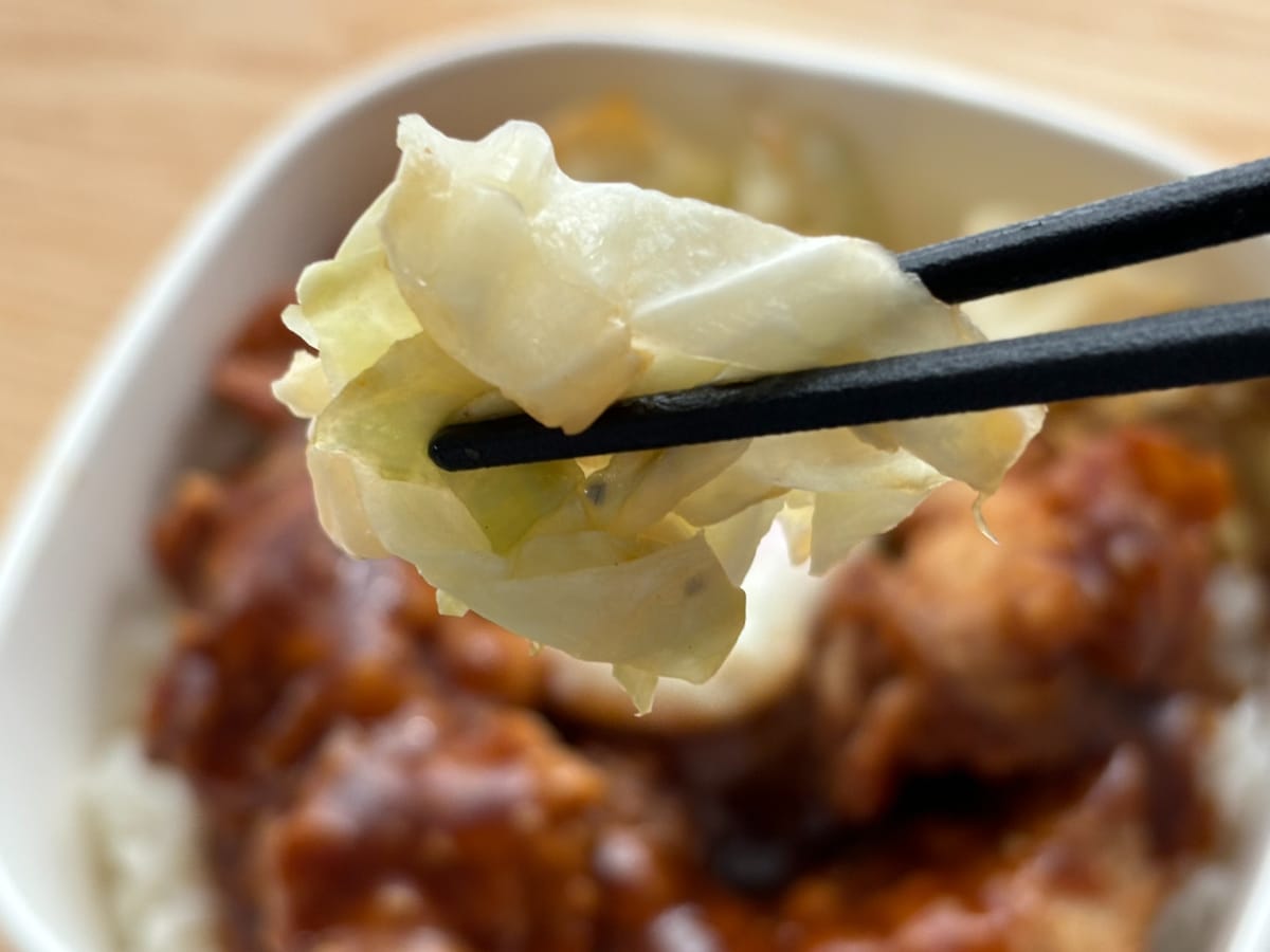 ガッツリ食べたい人は要チェック！【セブン】新発売の唐揚げ丼を実食