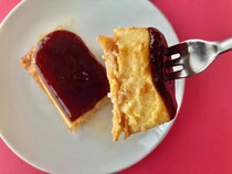 意外な組み合わせが面白い【ローソン】とろけるカスタードプリンパイ