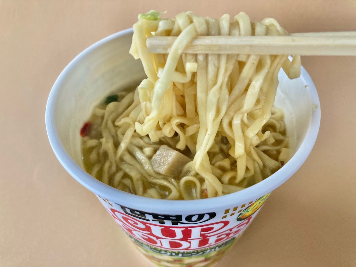 ココナッツとスパイスの香りがすごい！【日清】カップヌードル グリーンカレー