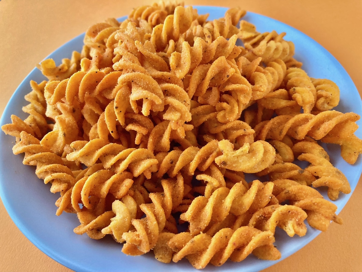 おつまみにもぴったり!【セブン-イレブン】カプリチョーザスナックトマトとニンニク味