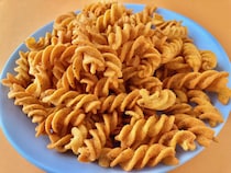 おつまみにもぴったり！【セブン】カプリチョーザスナック トマトとニンニク味