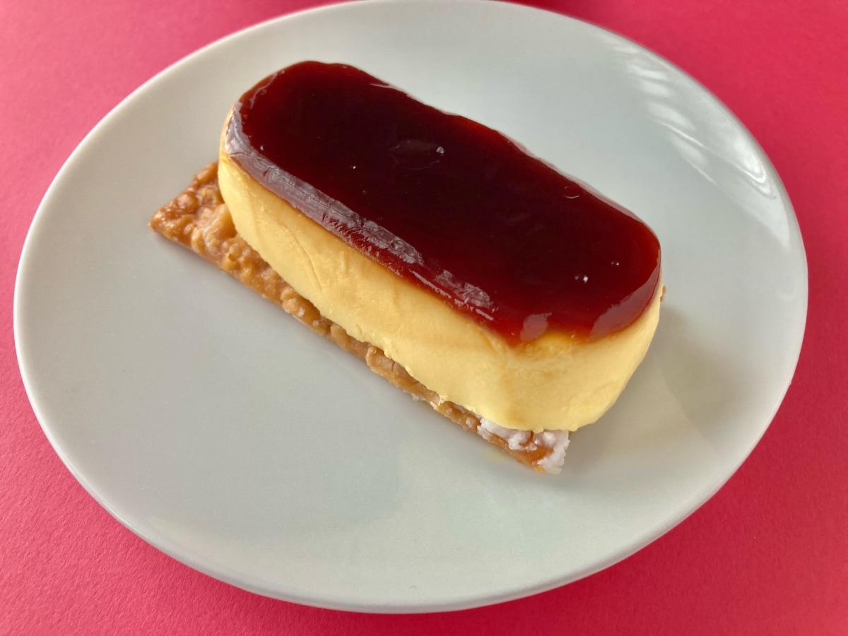 意外な組み合わせが面白い【ローソン】とろけるカスタードプリンパイ