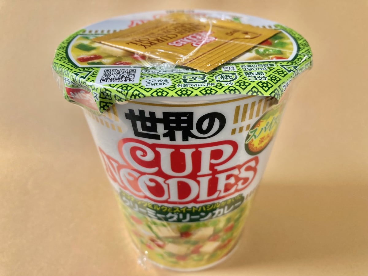 ココナッツとスパイスの香りがすごい！【日清】カップヌードル グリーンカレー