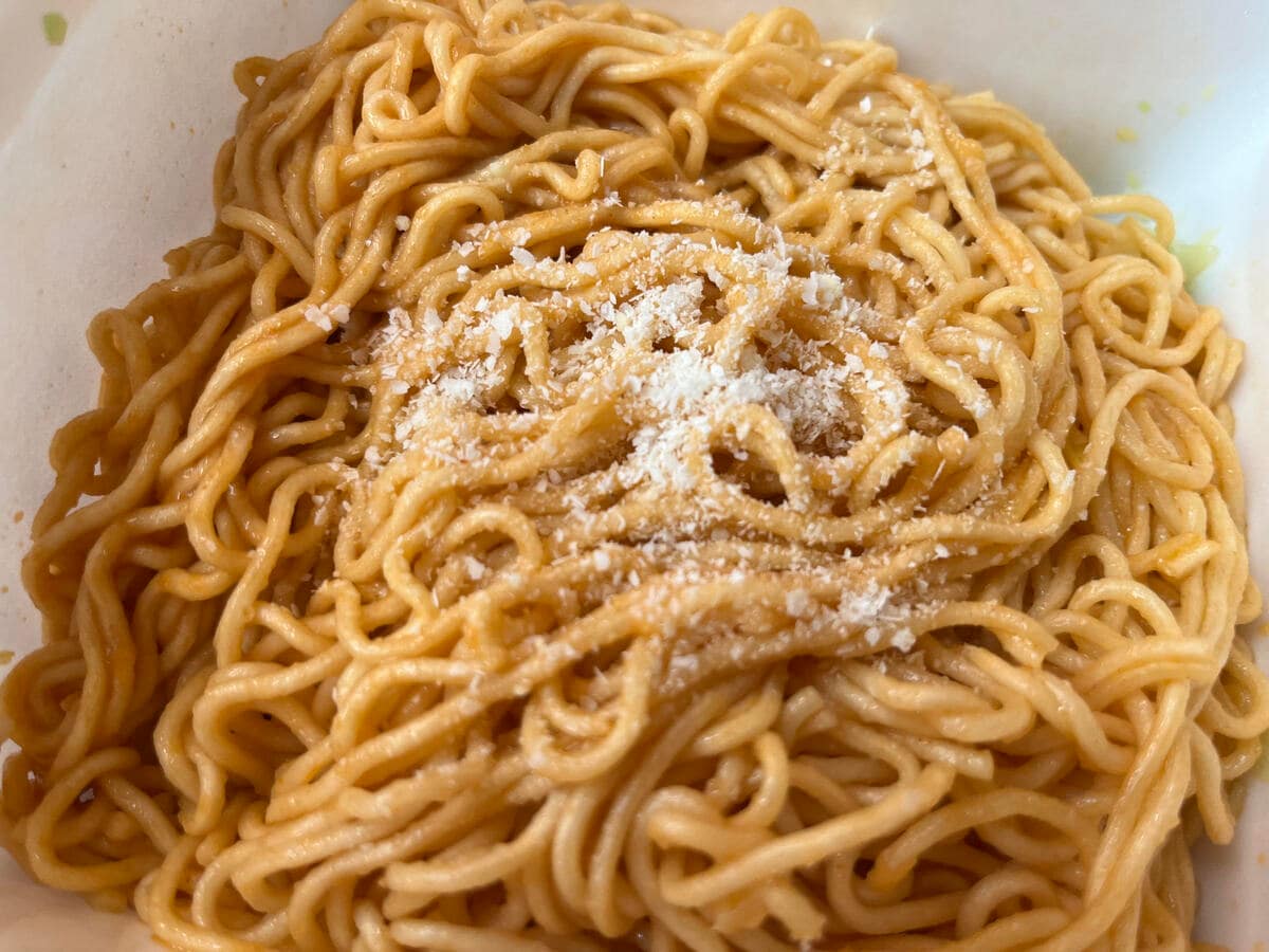 ボリューム満点!【日清】トマト&チーズピザ味の焼そばU.F.O.が新登場