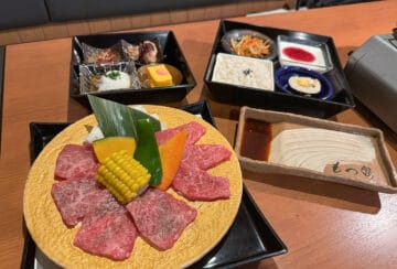 【飯塚】まるでお肉の玉手箱！もつ家の重箱ランチ