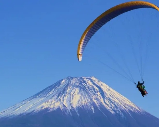 【静岡発着で体験】パラグライダー タンデムフライト 富士山を眺めながらインストラクターと一緒に空中散歩！静岡の売れ筋ツラーTOP5【ベルトラ】