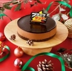 「ブラックサンダーケーキ」などクリスマス向け商品を展開中、ケーキは2024年に初めて販売、ザクザク食感となめらかな味わいが特徴、「ブラックサンダーおでかけポーチ」などノベルティ付/有楽製菓