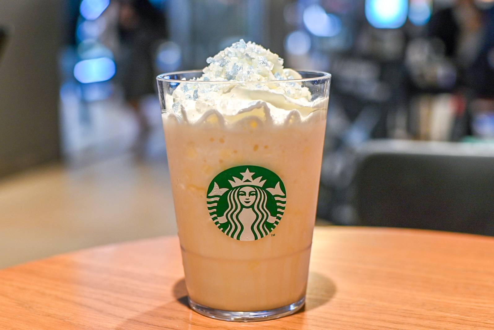 スタバ新作「初雪フラペチーノ®」をレポ！舞い降る雪を想わせる1杯に「見た目だけじゃない」