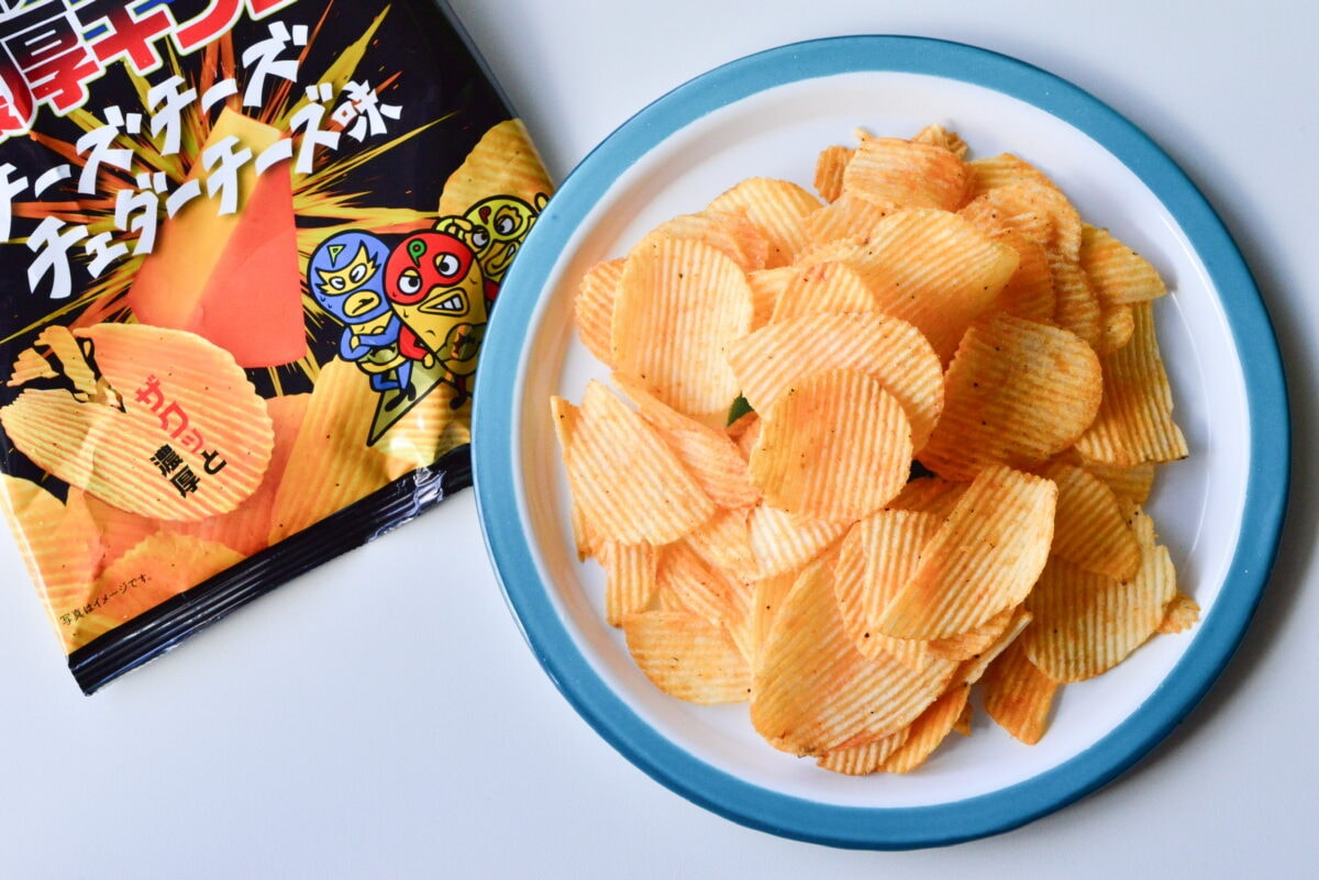 ザクっとチェダー！【カルビー】ポテトチップス濃厚キングの新作登場