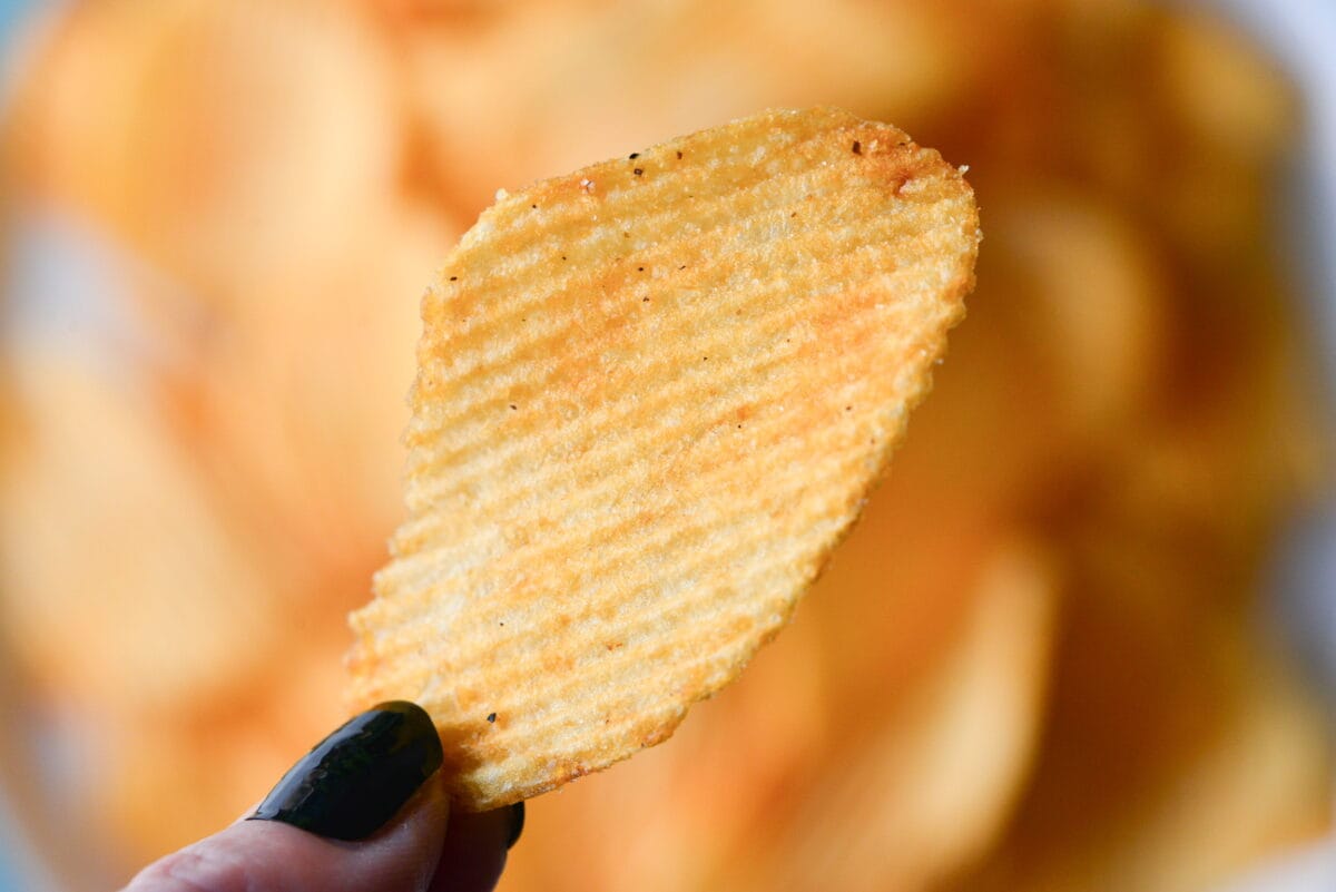 ザクっとチェダー！【カルビー】ポテトチップス濃厚キングの新作登場