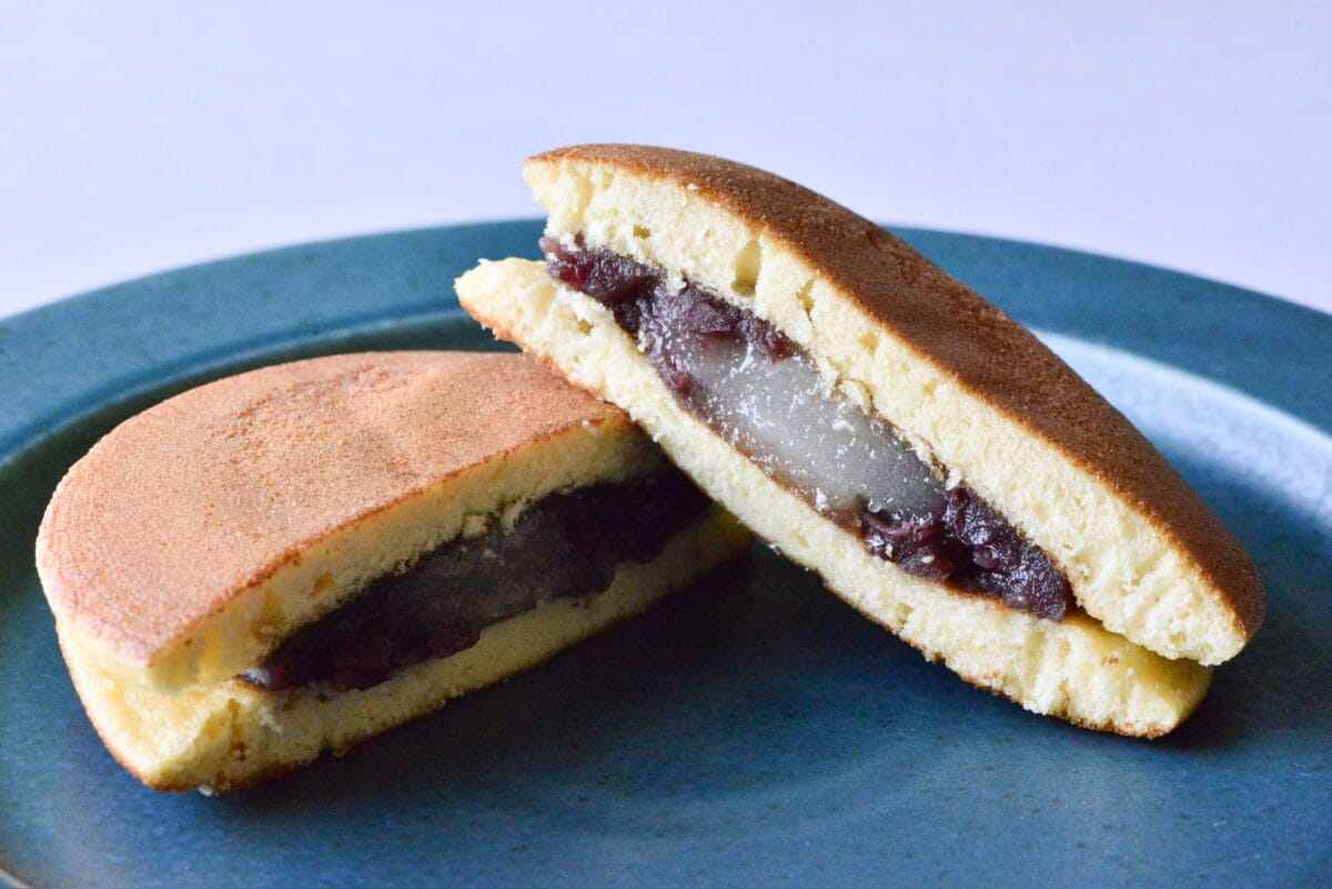 とろ~りお餅が最高♡【セブン】ほっこりタイムにぴったりのどら焼き登場