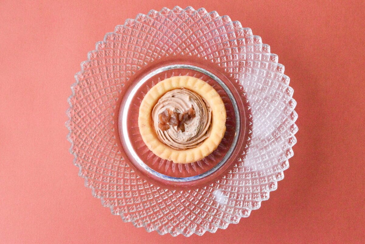 1つで2つのおいしさ堪能【ファミマ】イタリア栗使用リッチなタルト登場