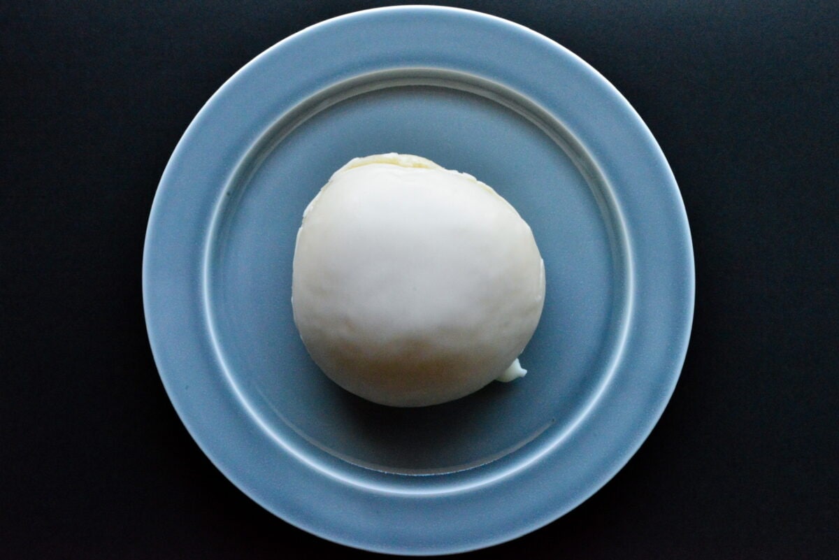 「これやばかった」「大好き」【ローソン】ホワイトチョコ三昧のパン登場