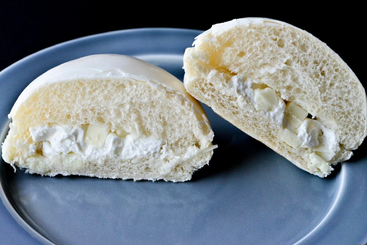 「これやばかった」「大好き」【ローソン】ホワイトチョコ三昧のパン登場