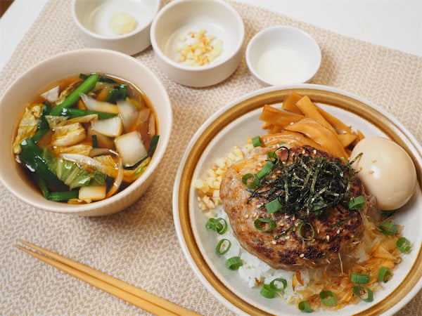 【ハンバーグ専門店】おいおい、つけ麺じゃないんだぜ!?ハンバーグをつけ汁で食べる「しるバーグ」だと