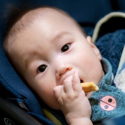 「病気になったらどうするのよ！」やむを得ず赤ちゃんを連れて行ったスーパーで嫌味を言われてへこんでいると……