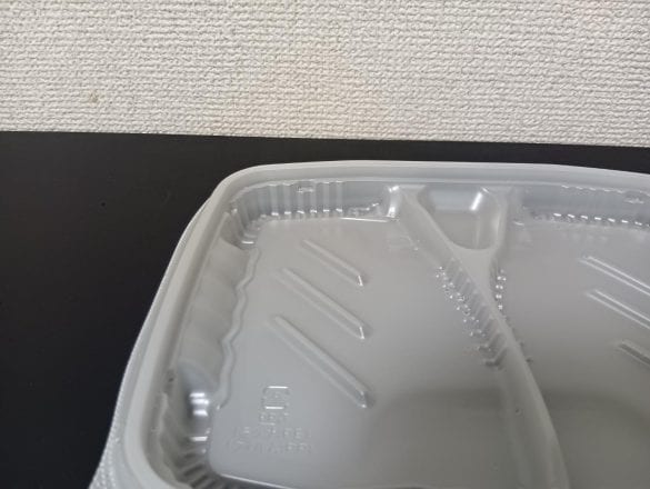 結局「セブンの弁当は“上げ底”」は本当なのか？ 3大コンビニの容器を比べて分かった「明らかな違い」