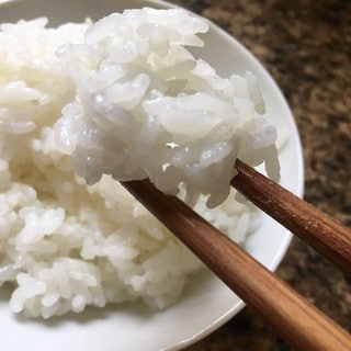 【試してみた】○○で炊くだけ！「ご飯がモチモチ＆冷めても硬くならない」裏ワザ