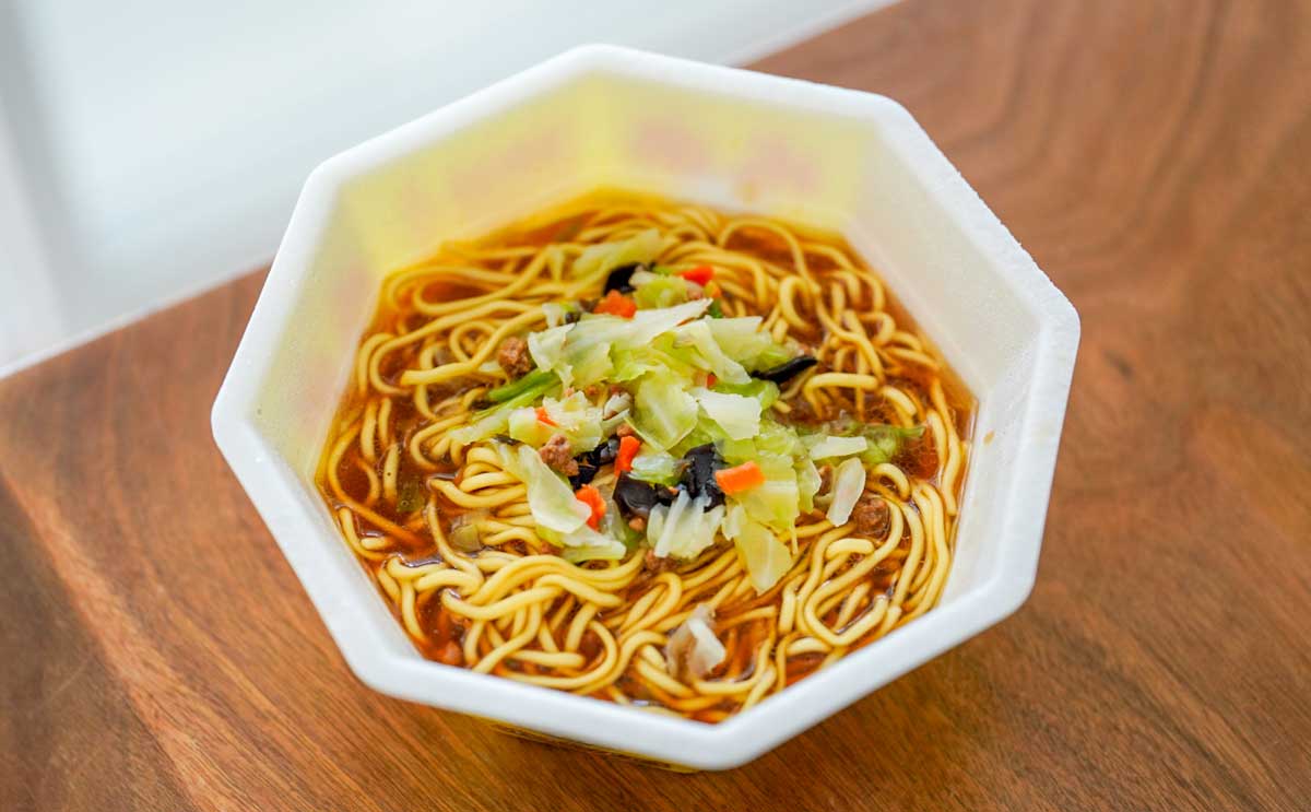 「再現度スゴい」【日清ラ王】と老舗町中華のコラボカップ麺が絶品すぎる