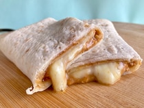 モッツァレラがとろーり♡【セブン】新作ブリトーはマイルドな美味しさ