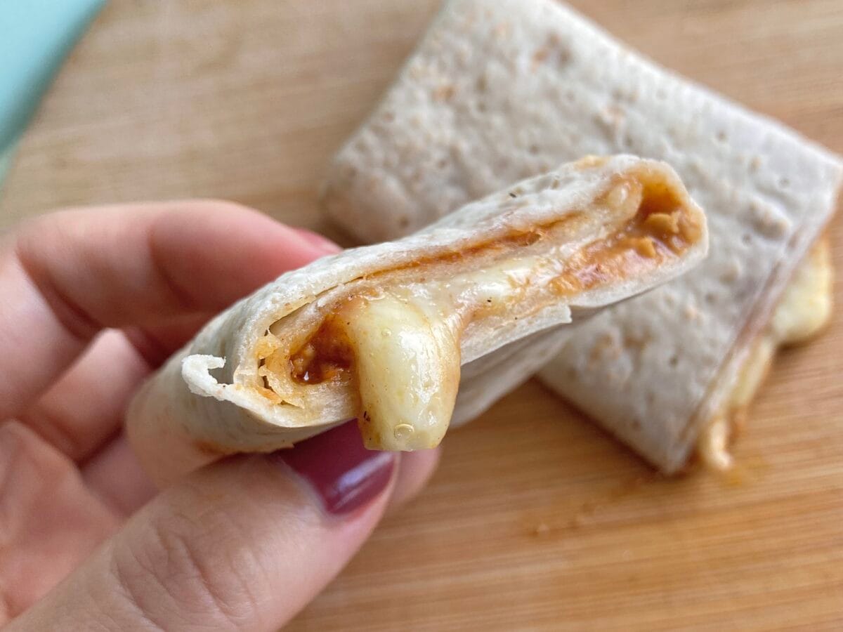 モッツァレラがとろーり♡【セブン】新作ブリトーはマイルドな美味しさ