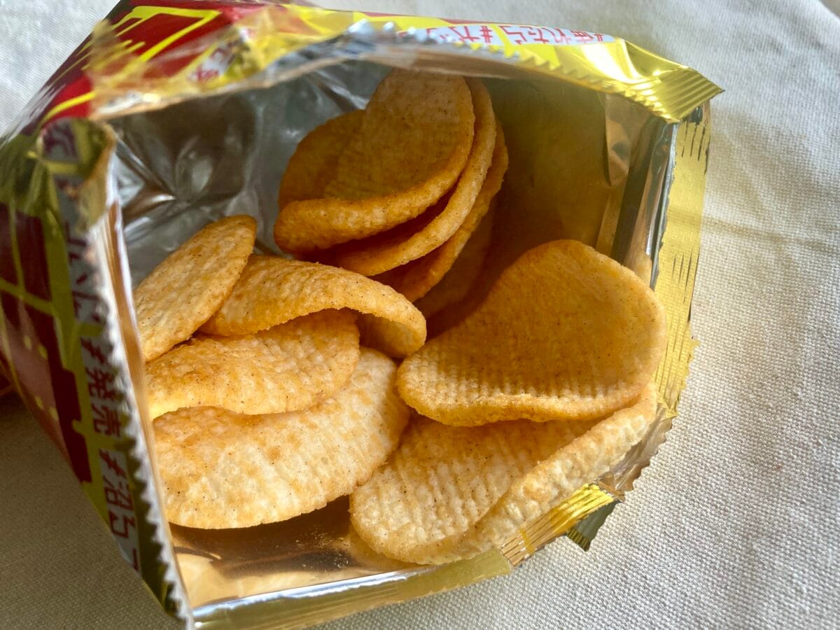 米粉×ポテト!?【亀田】大きい!分厚い!濃厚!新感覚スナック登場