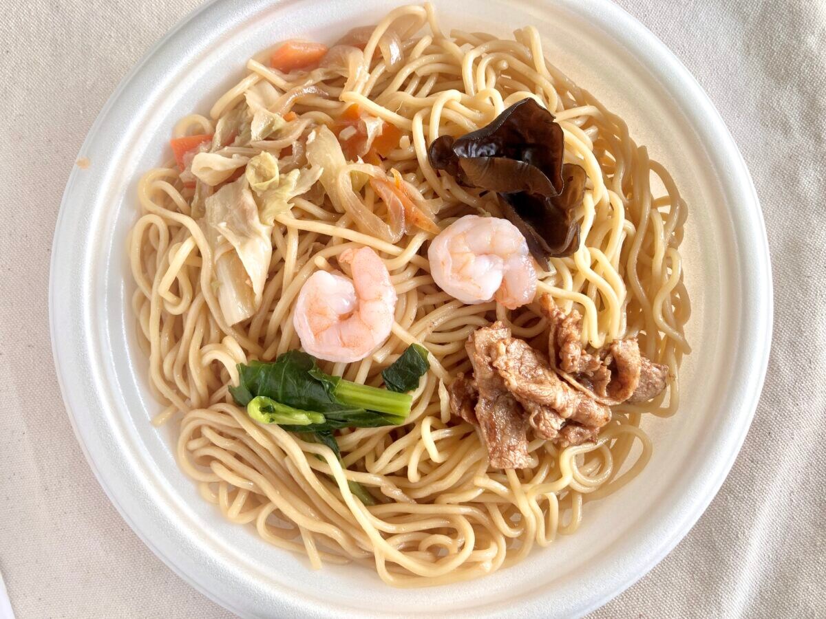 「箸止まらん」【ファミマ】リュウジ監修 至高の上海風焼そばが旨すぎィ!