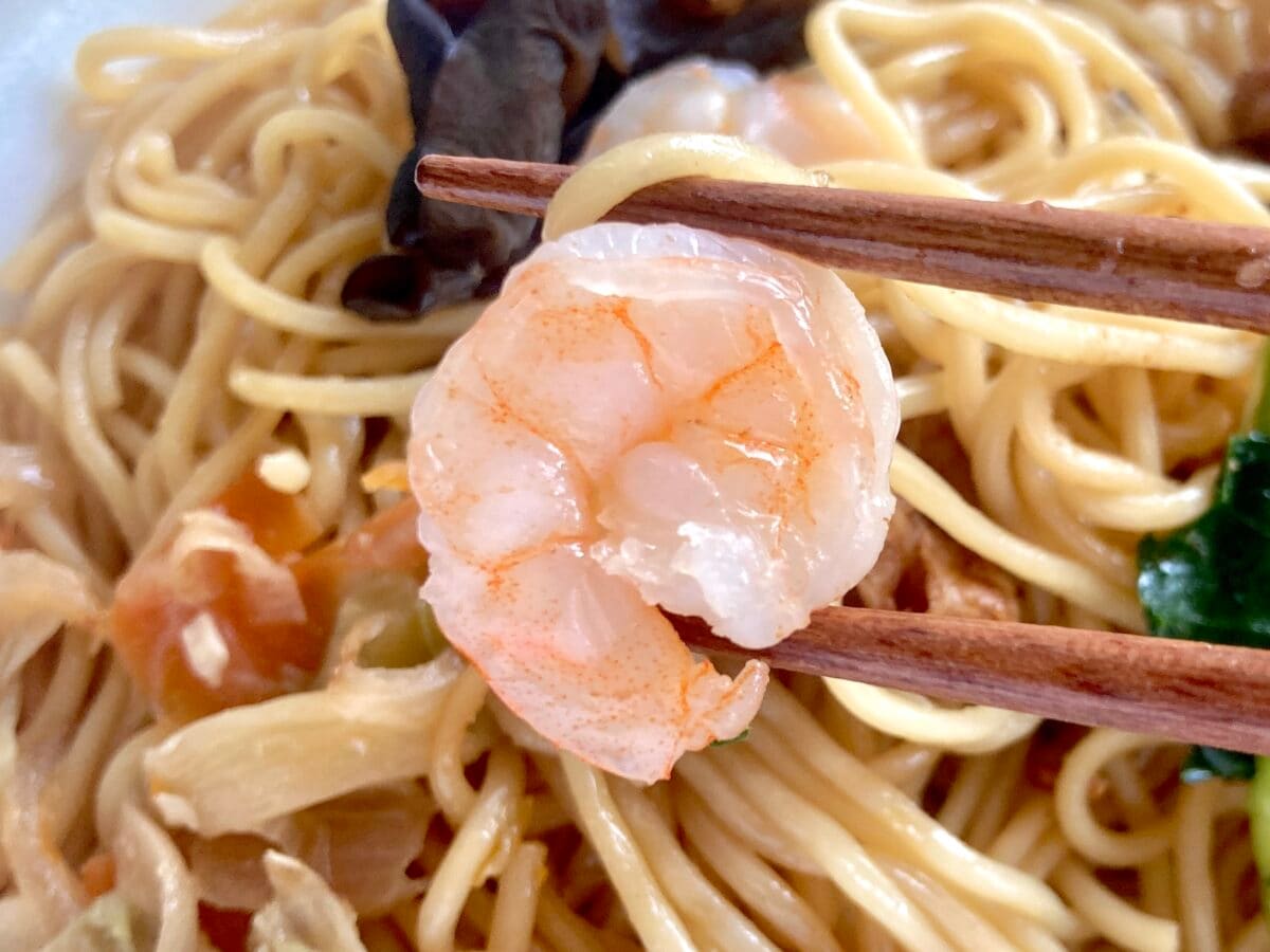 「箸止まらん」【ファミマ】リュウジ監修 至高の上海風焼そばが旨すぎィ!