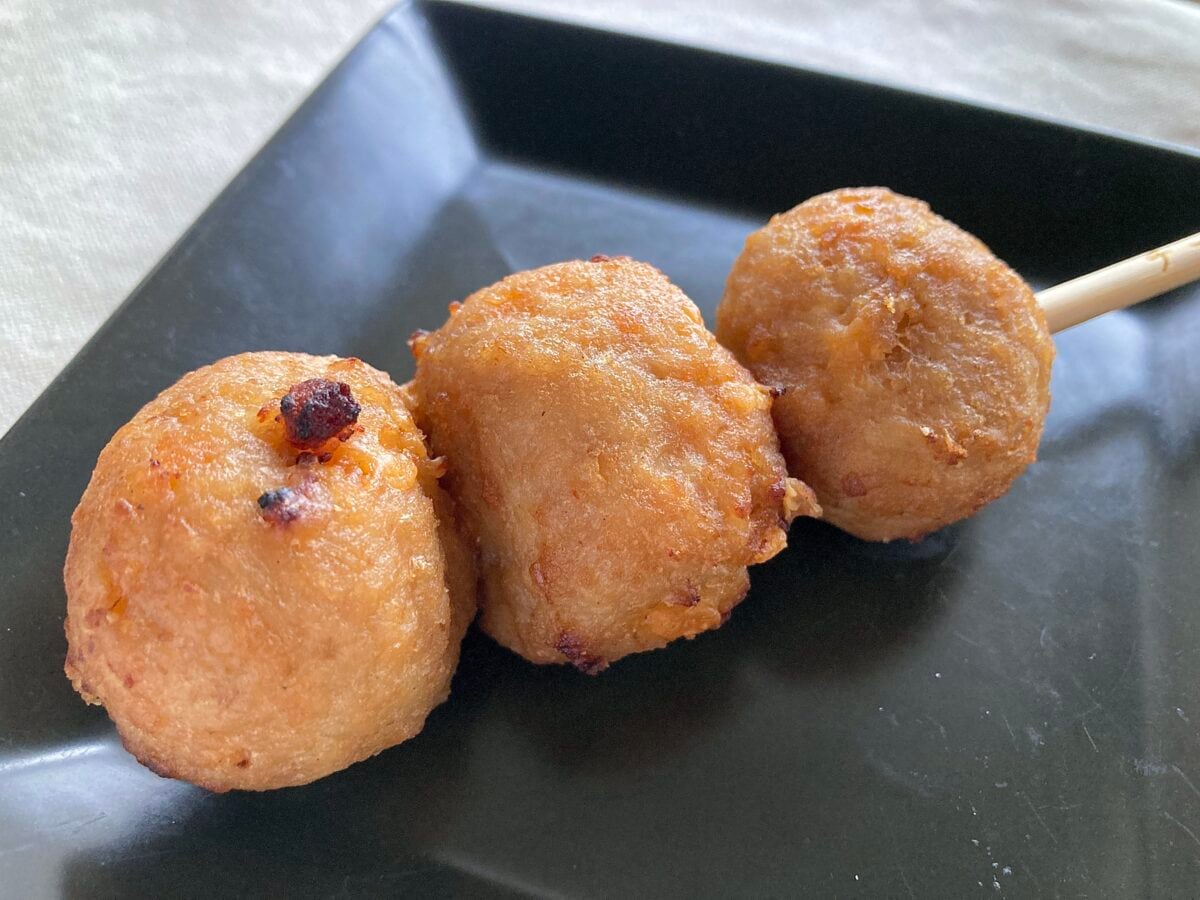 しっかりチーズでボリューム満点!【ファミマ】限定つくね串が大好評!