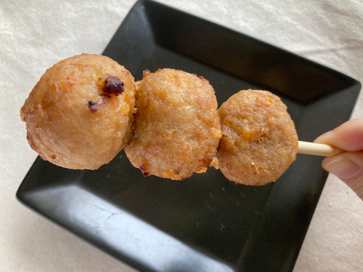 しっかりチーズでボリューム満点!【ファミマ】限定つくね串が大好評!