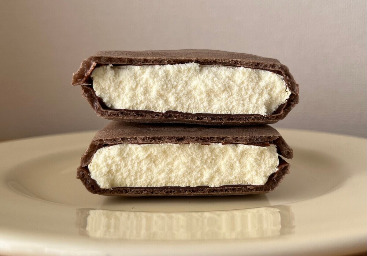 サクッと食感のモナカ皮【セブン】チョコバナナの甘さを楽しめるアイスが登場!