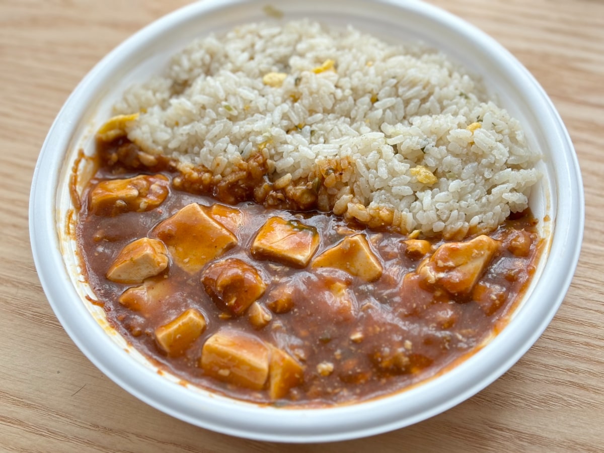 パンチ抜群の味がクセになる！【ファミマ】料理研究家監修の新商品を実食