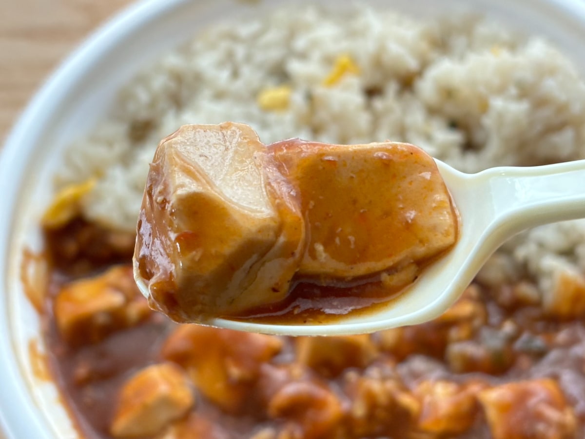 パンチ抜群の味がクセになる！【ファミマ】料理研究家監修の新商品を実食