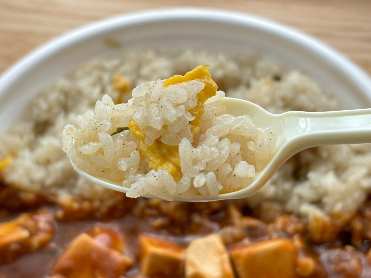 パンチ抜群の味がクセになる！【ファミマ】料理研究家監修の新商品を実食