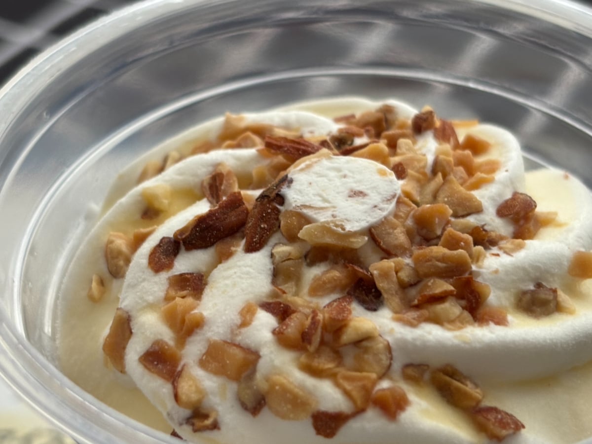 真っ白なのに……食感の違いに感動！【ファミマ限定】森永の新作アイス