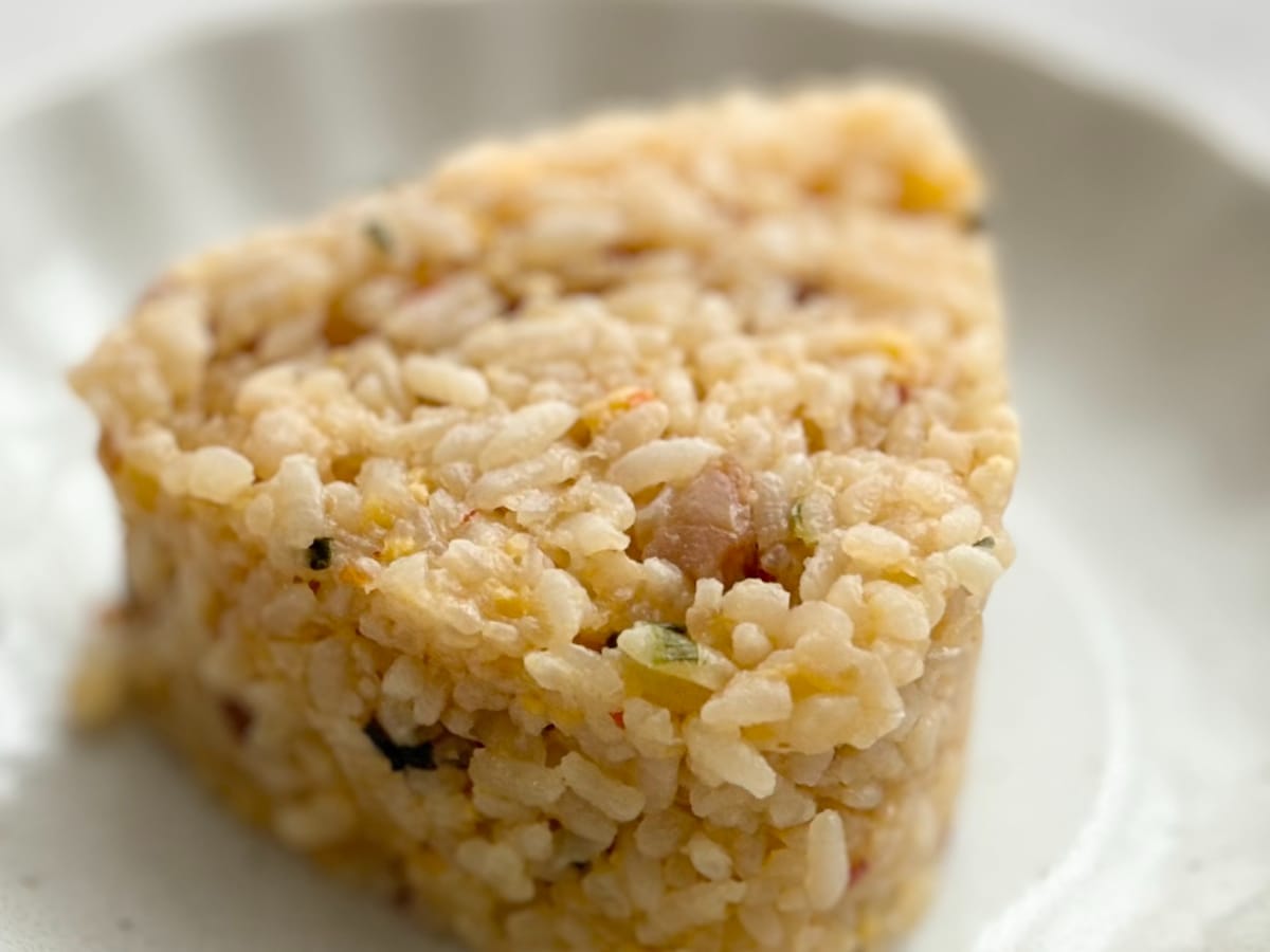 こってり味に手が止まらない!【ローソン】人気チェーン監修のおにぎり