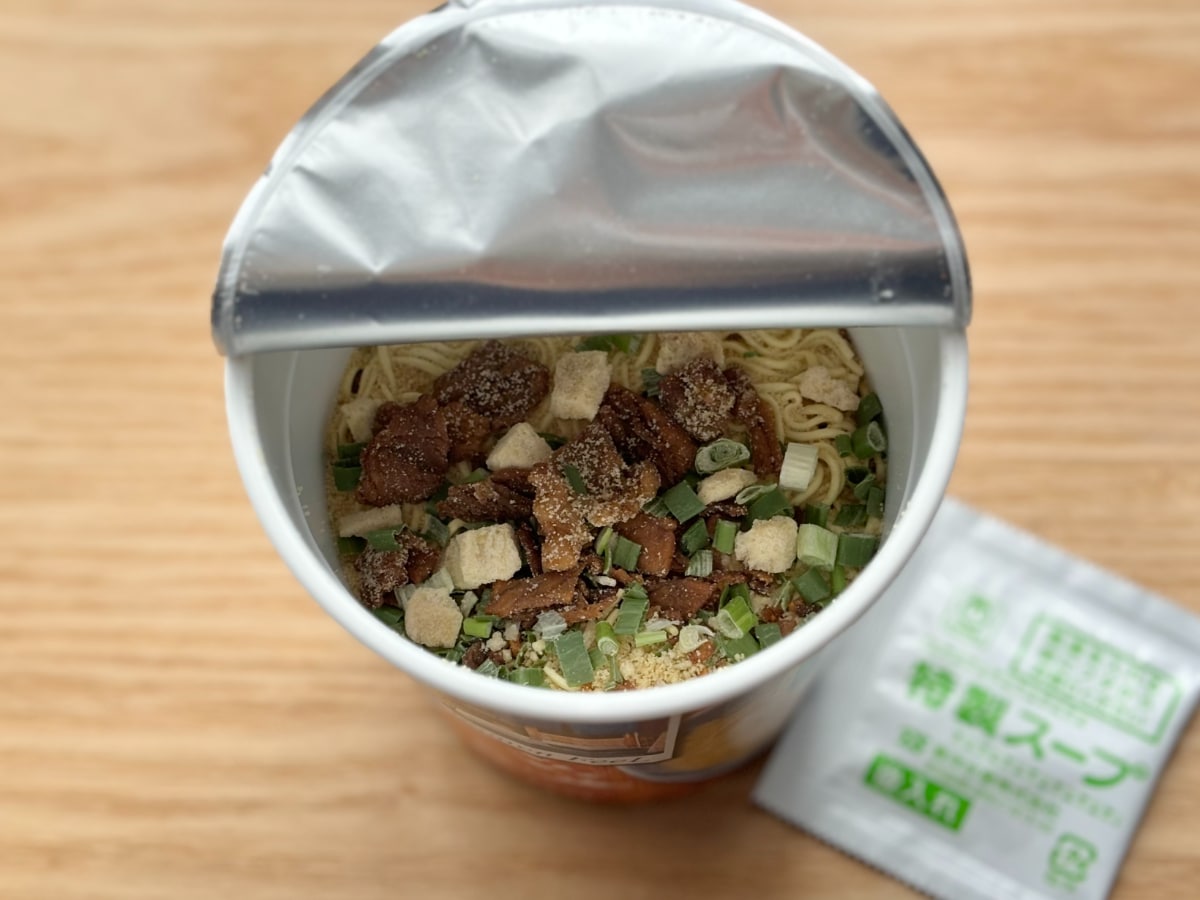 コクのある塩スープ&細麺で「リピあり」【セブン】人気店監修のカップ麺