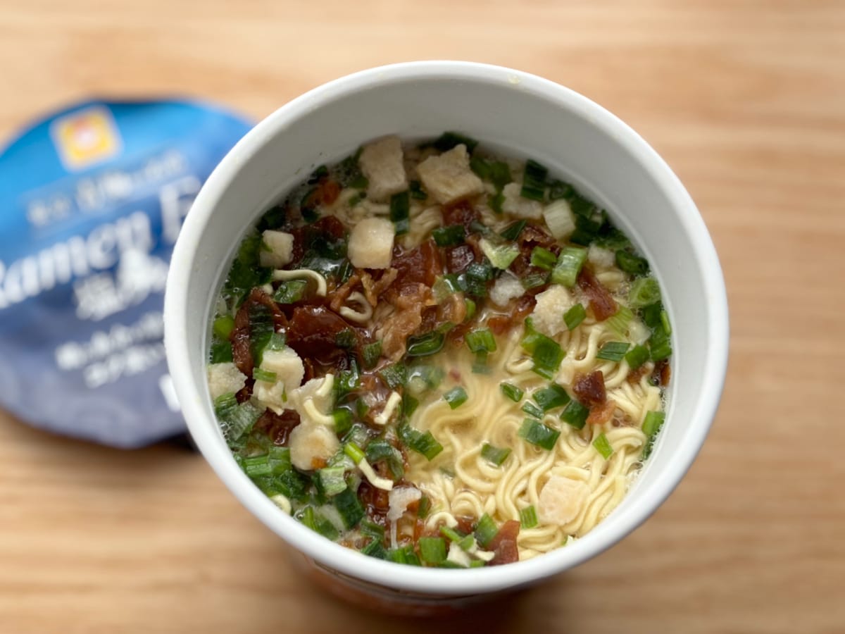 コクのある塩スープ&細麺で「リピあり」【セブン】人気店監修のカップ麺