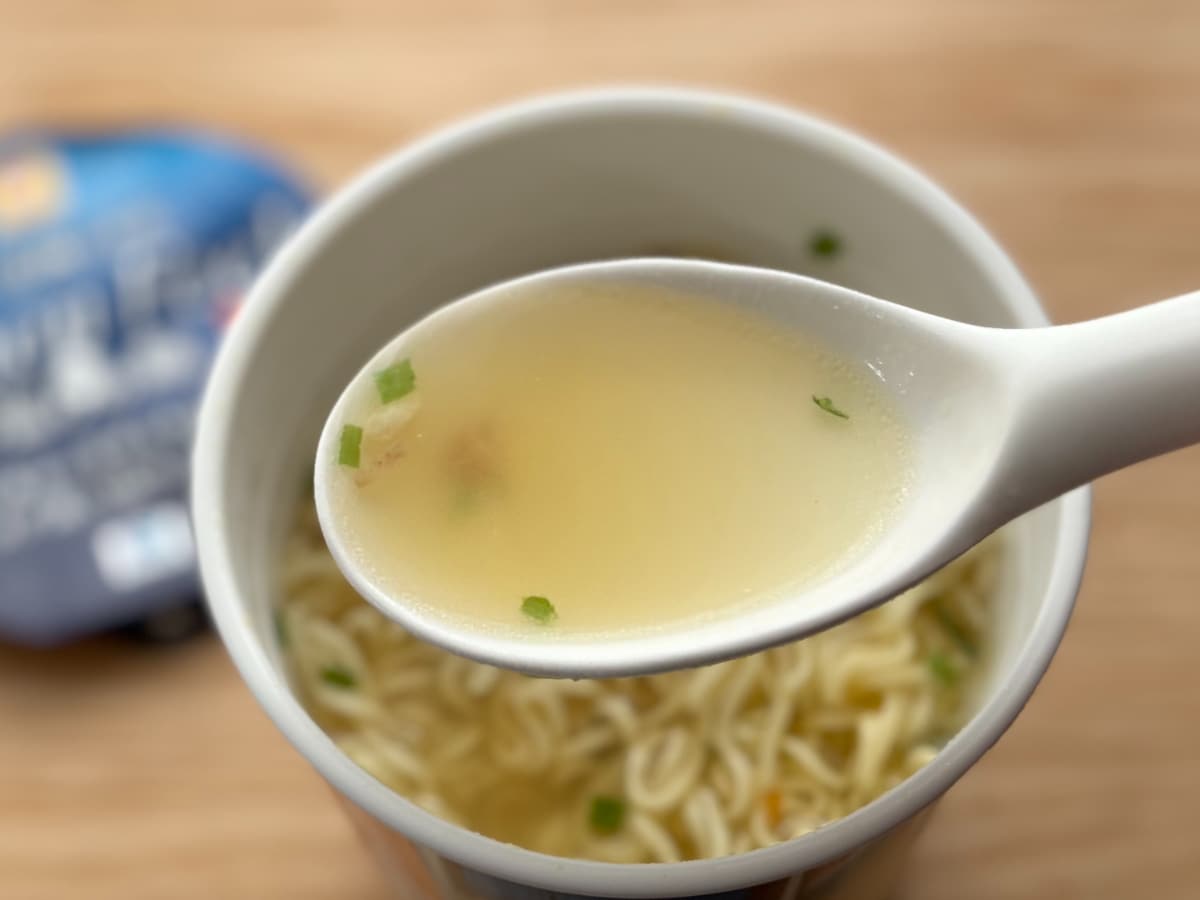 コクのある塩スープ&細麺で「リピあり」【セブン】人気店監修のカップ麺