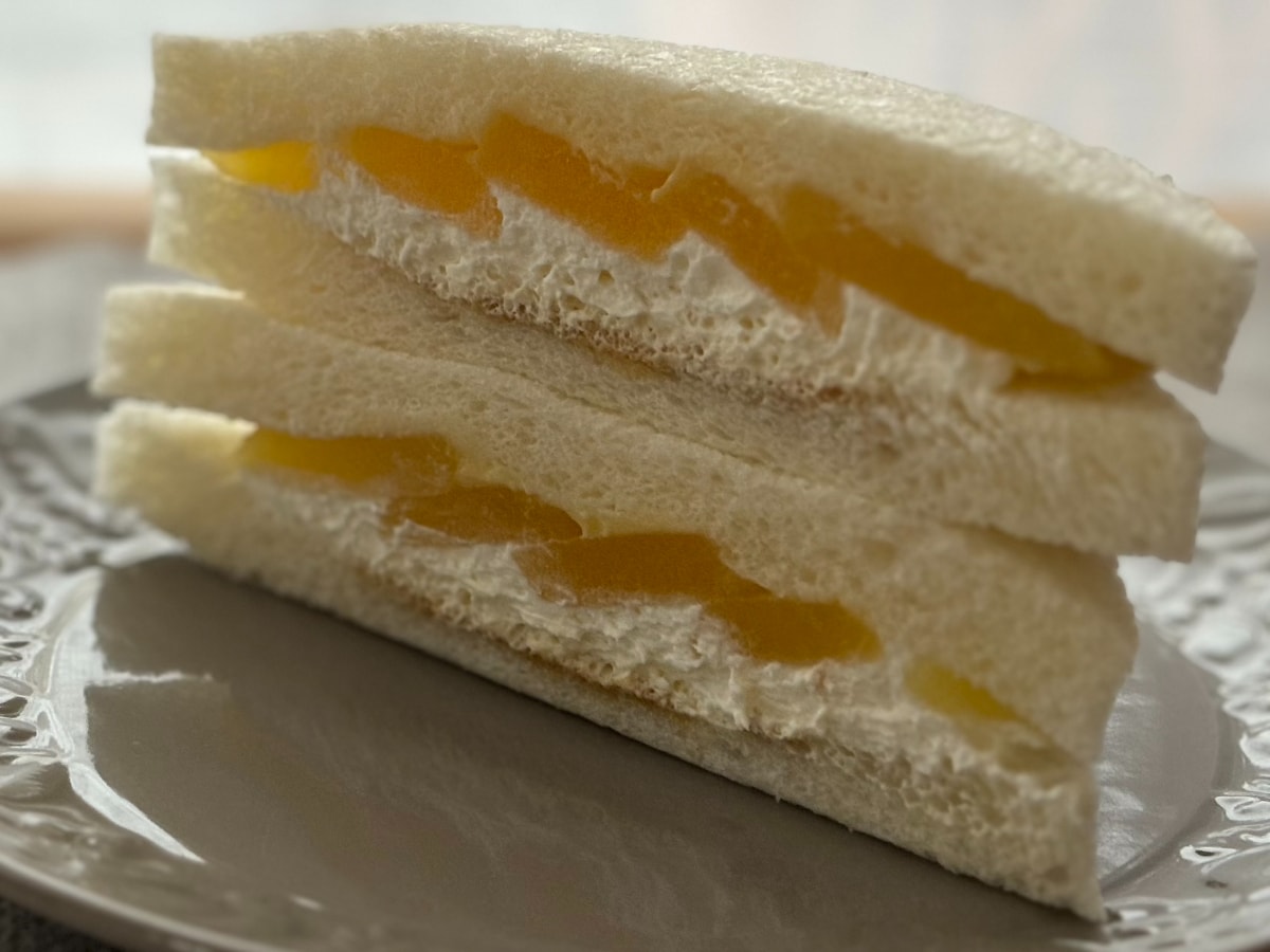 シャキシャキ食感のりんごがおいしすぎる！【ファミマ】新作パンを実食