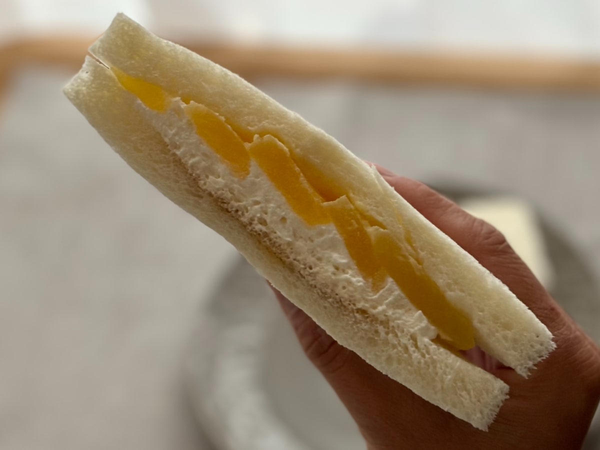 シャキシャキ食感のりんごがおいしすぎる！【ファミマ】新作パンを実食