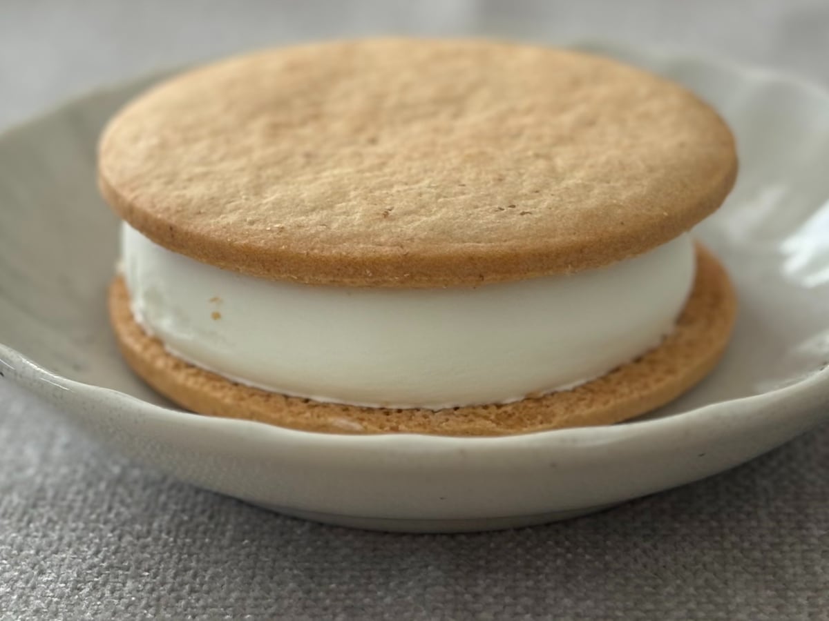 つぶつぶ&甘酸っぱさがアクセントに♡【ファミマ限定】人気アイスの新作